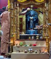 Abhisheka Seva by H.H. Swamiji